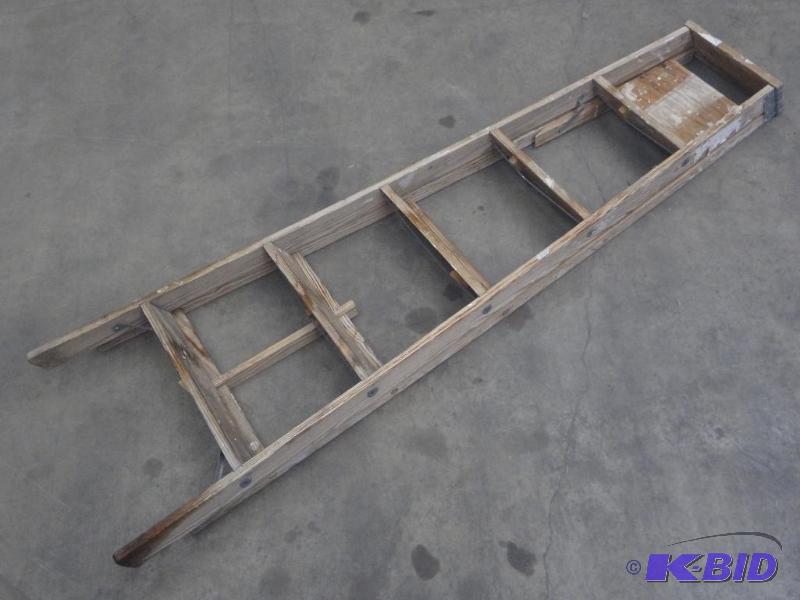 lot 62 image: 6ft Wooden Step Ladder...