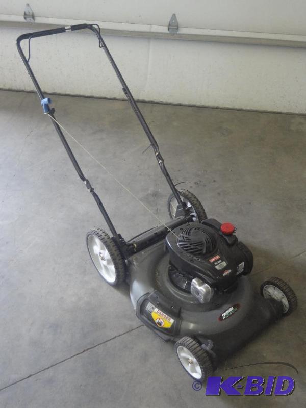 lot 7 image: Craftsman 21" 5HP Lawn Mower...