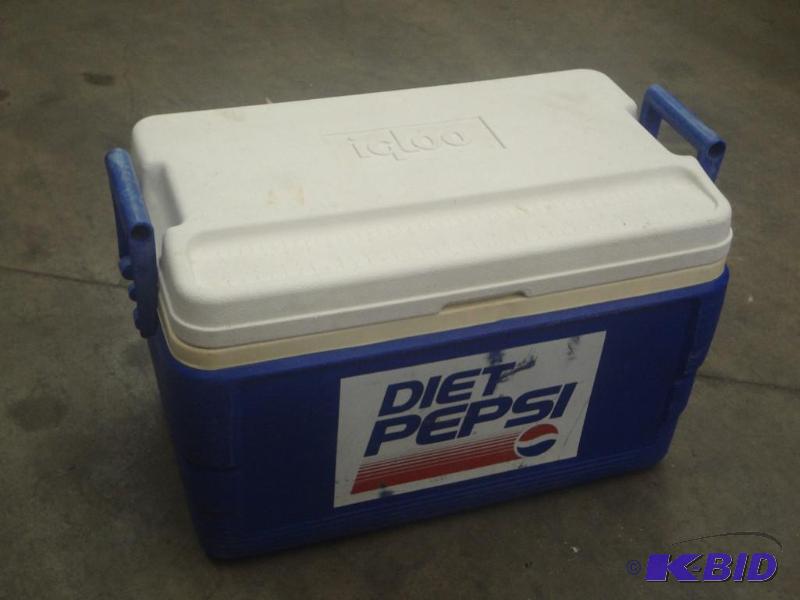 lot 74 image: Igloo Camp Cooler...