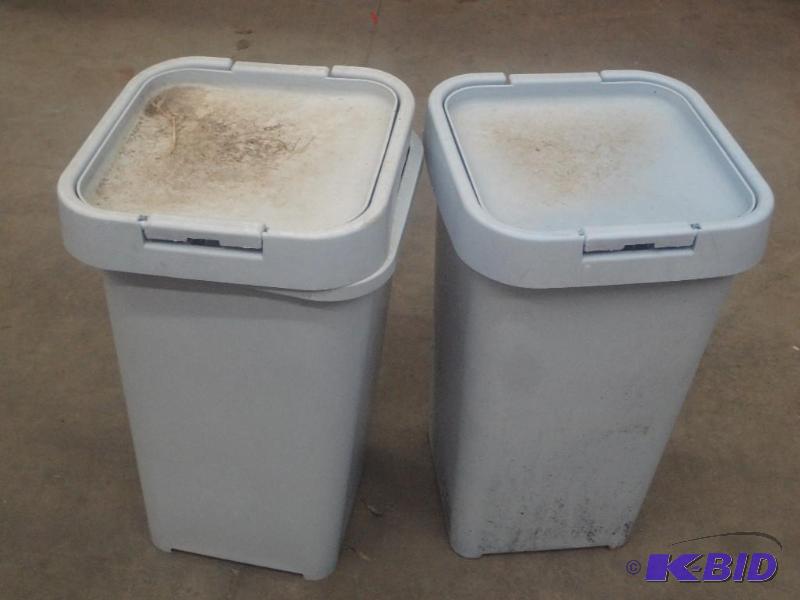 lot 77 image: (2) Lidded Trash Cans...