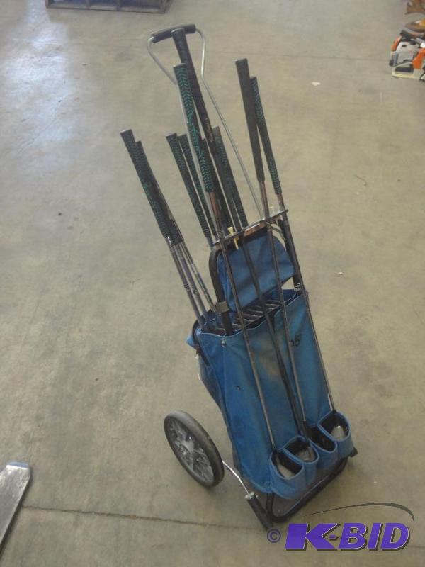 lot 80 image: Vintage Golf Club Bag With Clubs...