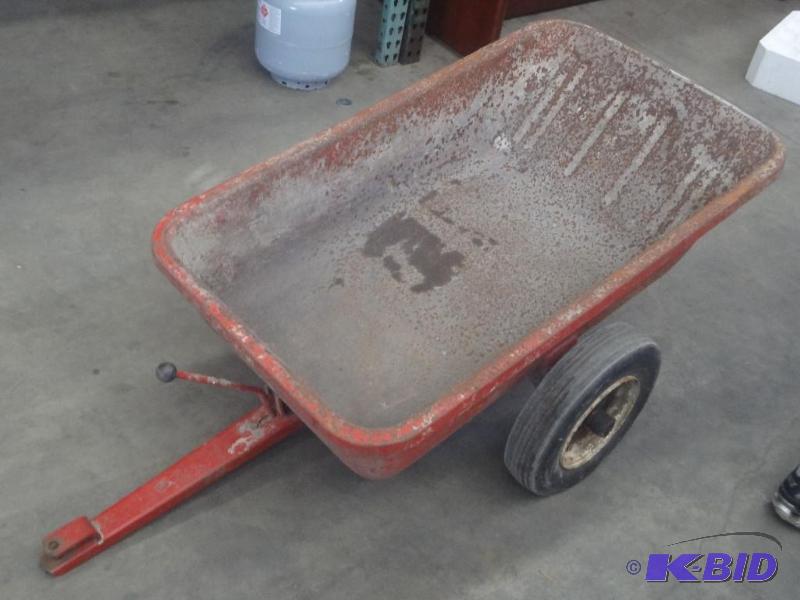 lot 9 image: Pin-Hitch Dumping Lawn Tractor Trailer...