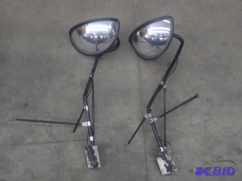 lot 92 image: (2) Truck Fender Mirrors...