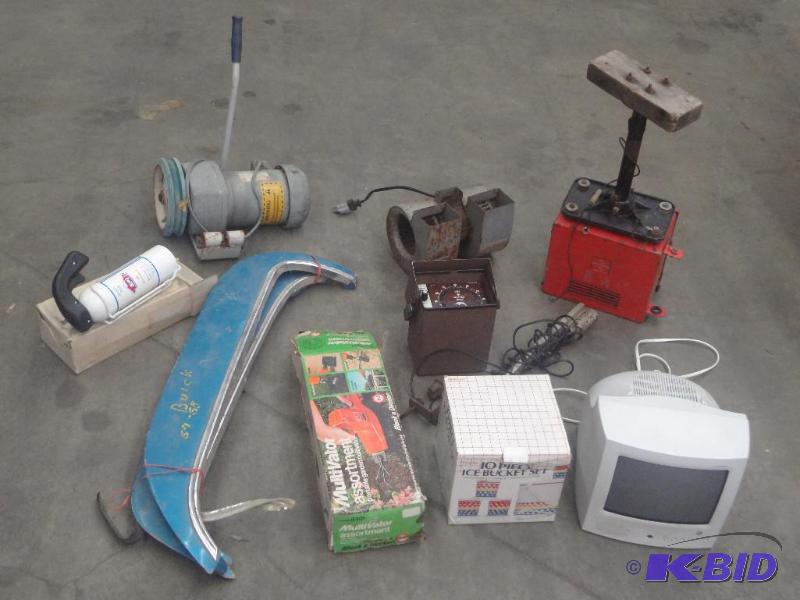 lot 97 image: Large Lot Of Boating Fire Extinguisher, (1) ...