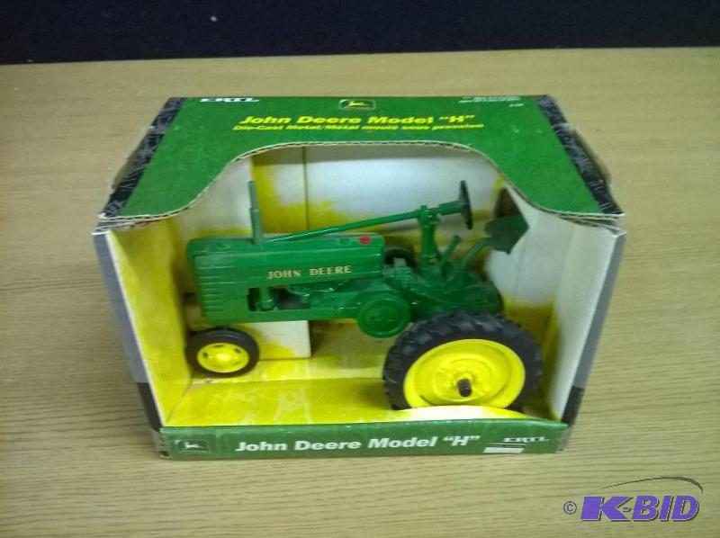 ERTL John Deere Model H Tractor Die Cast Repl...