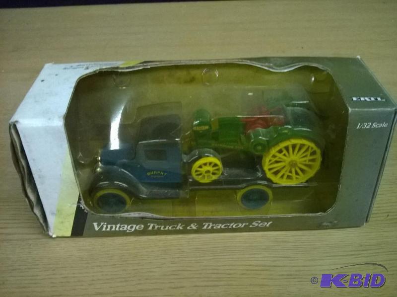 ERTL John Deere Vintage Truck &amp Tractor D...