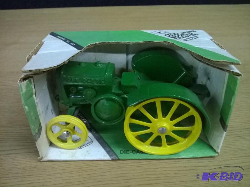 ERTL John Deere 1923 Model D Tractor Die Cast...