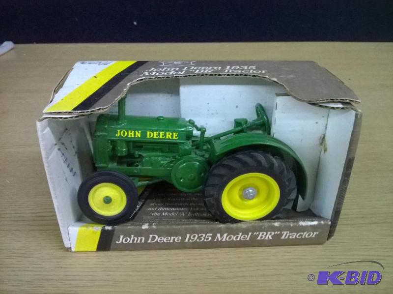 ERTL John Deere 1935 Model BR Tractor Die Cas...