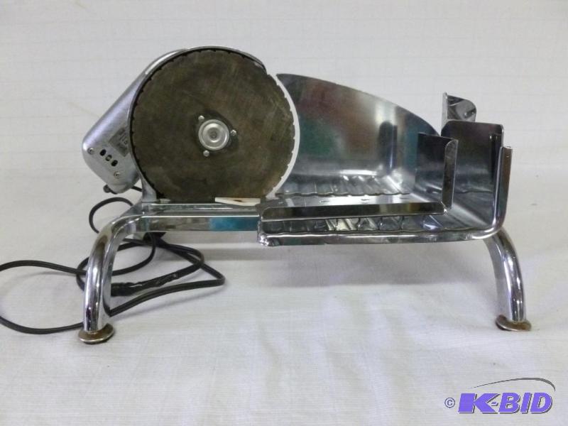 lot 115 image: Rival Manufacturing Co. 110v. electric meat s...