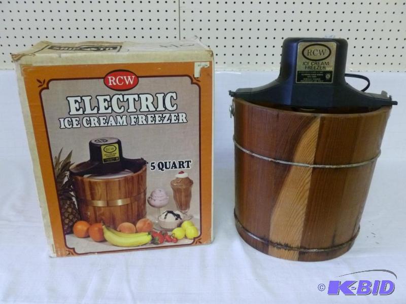 lot 121 image: RCW Electric 5 quart ice cream freezer model ...