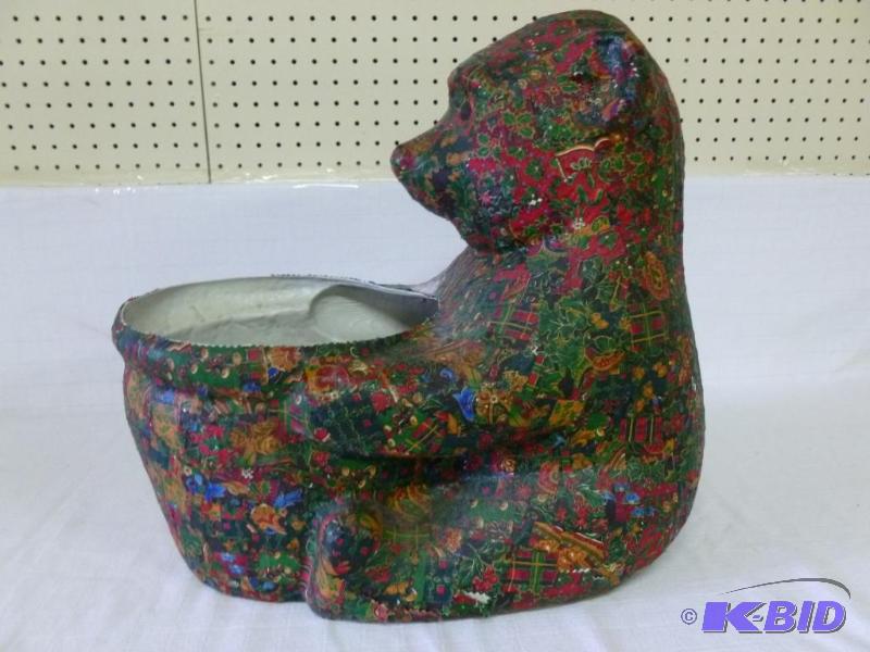 lot 124 image: Large heavy gage plastic and fabric coated be...