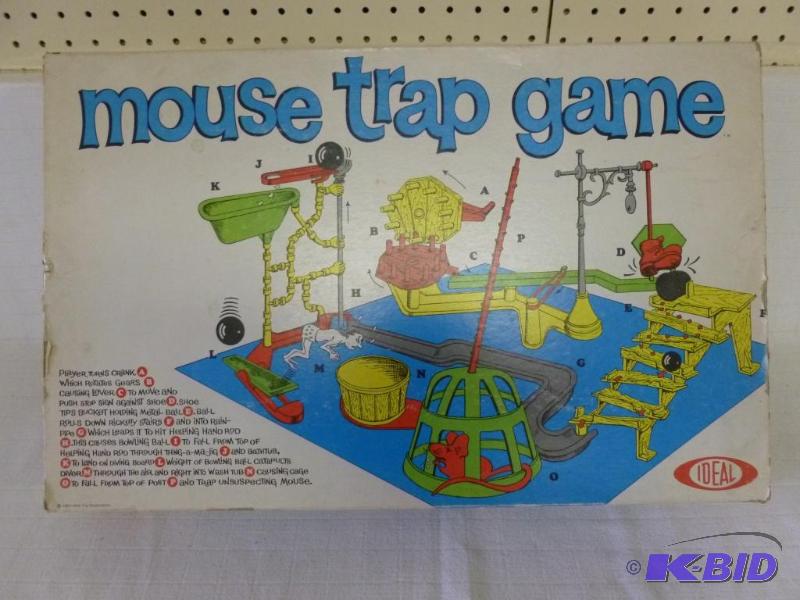 lot 128 image: Vintage 1963 Ideal Toy Corporation - Mouse Tr...
