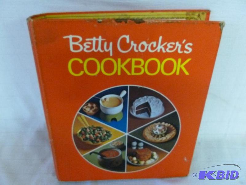 lot 147 image: Betty Crocker binder picture cookbook - 1971....