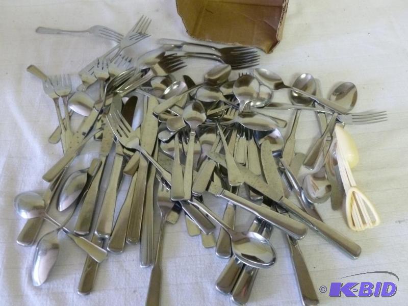 lot 203 image: Large set of Rogers stainless steel flatware ...