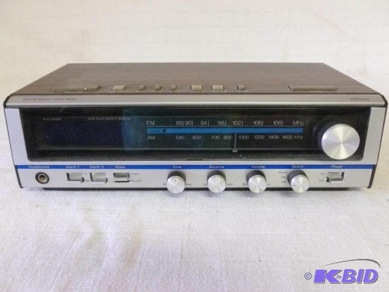 lot 216 image: JcPenney&nbspAMFM digital clock alarm radio...