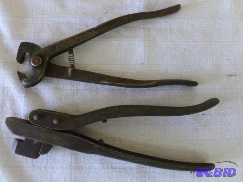 lot 220 image: Lot of two large vintage specialty tools that...