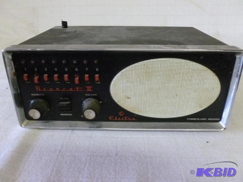 lot 225 image: Vintage Electra Bearcat III 8 channel scanner...