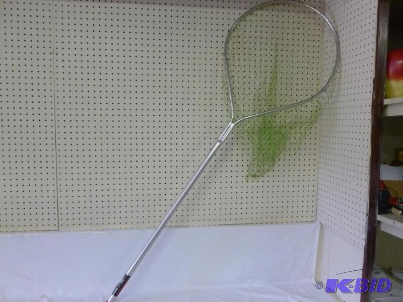 lot 256 image: Large Frabill aluminum shaft landing net, mea...