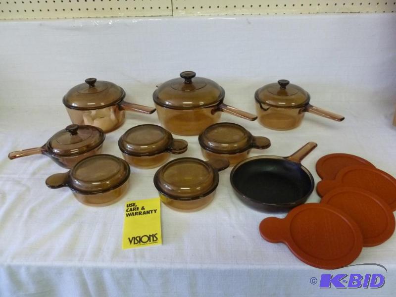 lot 261 image: Visions 13pc glass cookware set, this set is ...
