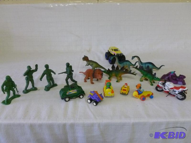lot 33 image: Large lot of collectible toys that include la...