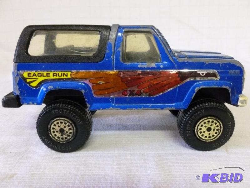 lot 51 image: Tootsie Toy Bronco 4x4 die cast metal truck t...