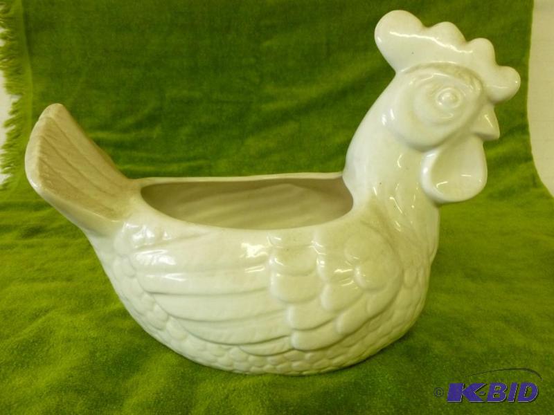 lot 58 image: Beautiful porcelain chicken planter that meas...