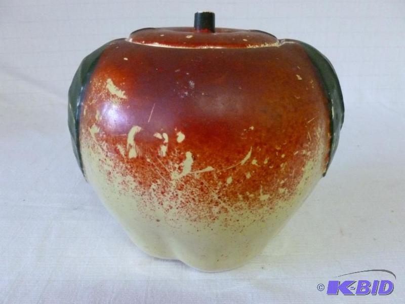 lot 61 image: Vintage Hull apple cookie jar that measures 8...