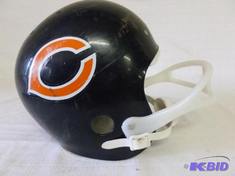 lot 73 image: Collectible Hutch - Chicago Bears kids footba...