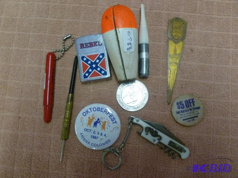 lot 82 image: Large lot of collectible and vintage items th...