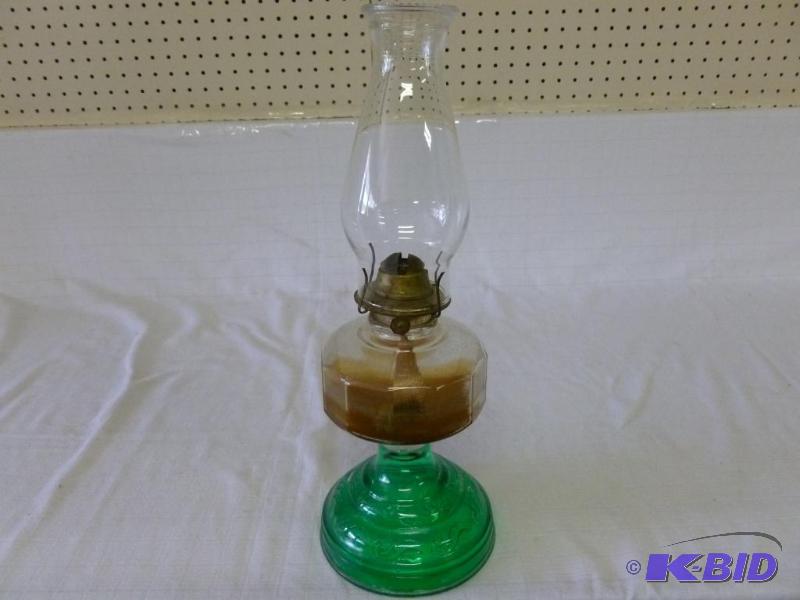 lot 83 image: Large Vintage P&ampA Manufacturing Co. glass...