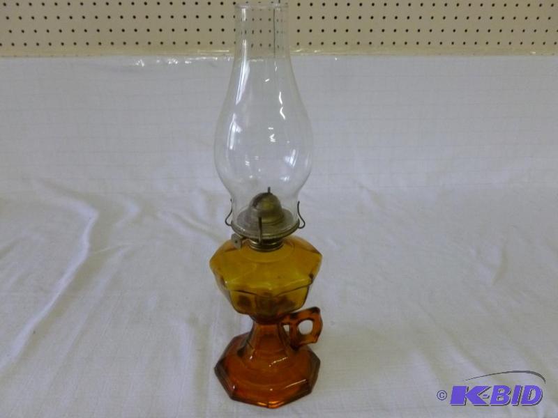 lot 84 image: Vintage P&ampA Manufacturing Co amber glass ...