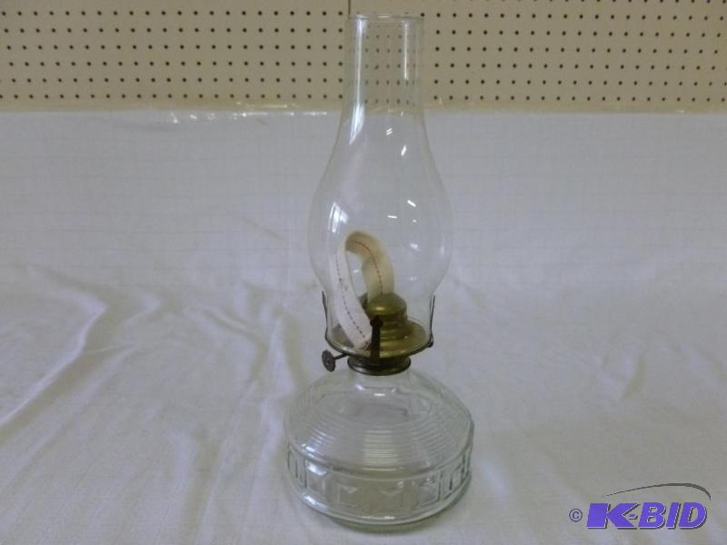 lot 85 image: Large Lamplight Farms glass bodied oil lamp t...