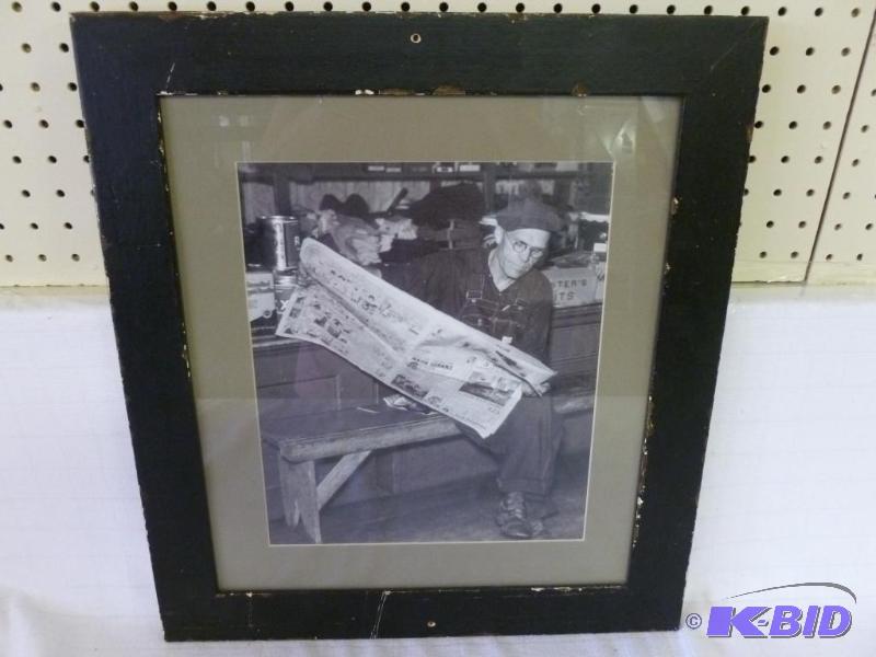 lot 96 image: Vintage wood framed black and white picture t...