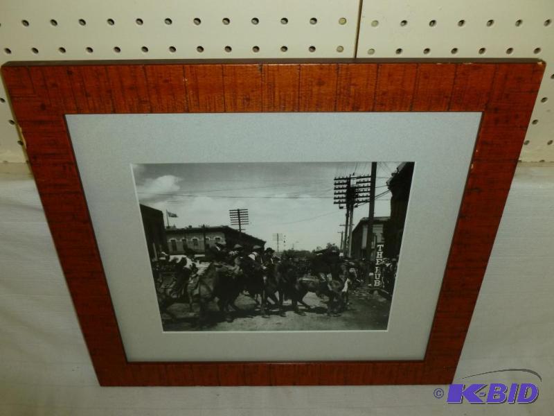 lot 97 image: Vintage wood framed black and white picture t...
