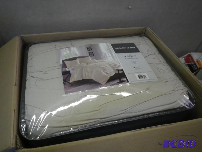 Queen comforter set...