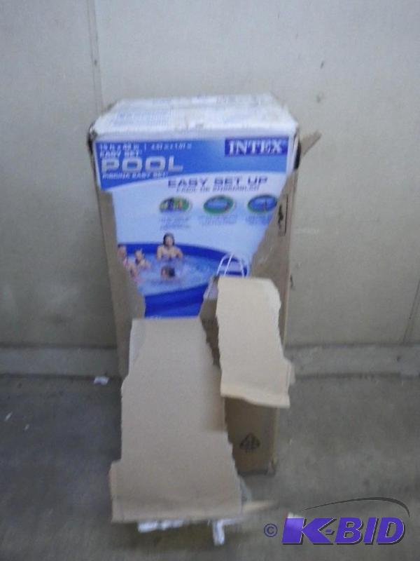 Intex pool...