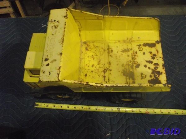 lot 101 image: Metal Tonka Truck...