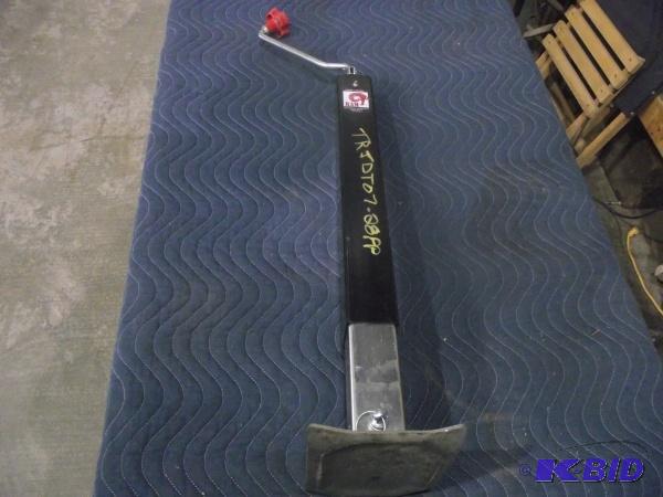 lot 108 image: Weld On Trailer Jack   7000 lb lift capacity ...
