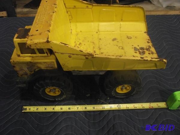 lot 117 image: Metal Tonka Truck...