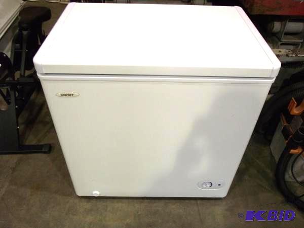 lot 21 image: Small Freezer   Measures 33" Wide x 21&q...