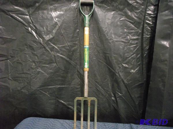 lot 25 image: Heavy Duty Pitch Fork...