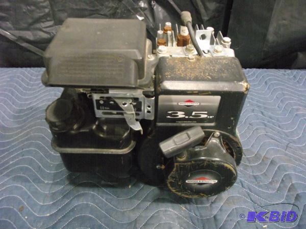 lot 35 image: 3.5 Hp Briggs & Stratton Engine   We did ...