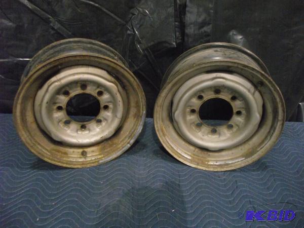 lot 46 image: 8 Bolt Trailer Rims...