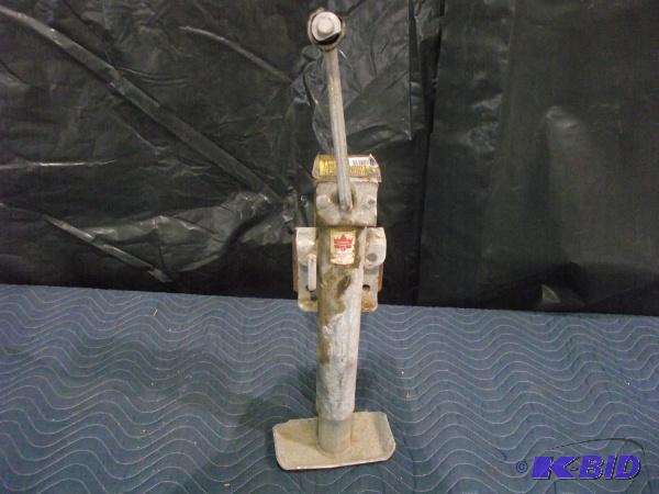 lot 47 image: Trailer Jack   Missing part of handle ...