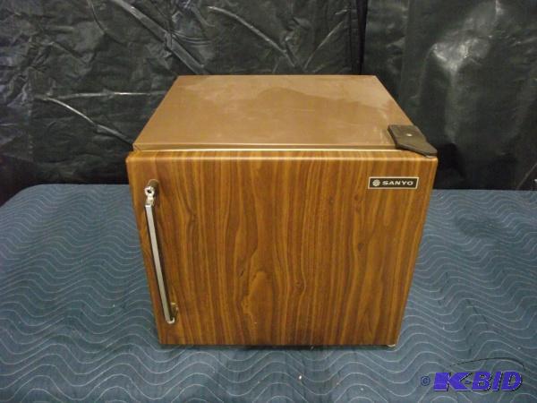 lot 57 image: Small &quotDorm" Fridge   Tested and wo...