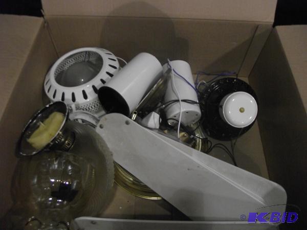 lot 59 image: Small Ceiling Fan...