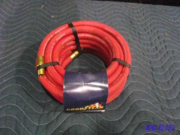 lot 70 image: 25 x 38" Craftsman Rubber Air Hose   A...