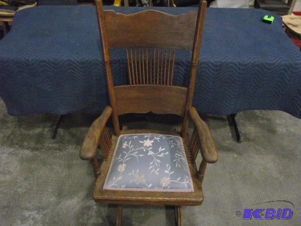 lot 92 image: Vintage Glider Rocker   Appears to function f...