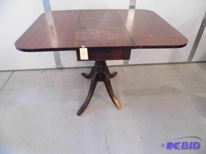 Ducan Phyfe Table with Drawer