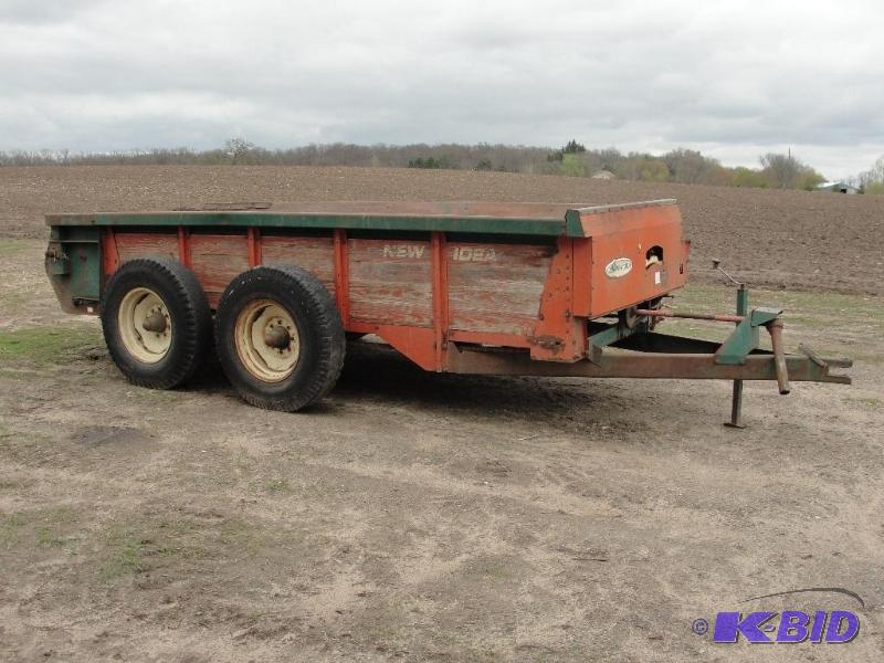 New Idea Manure Spreader